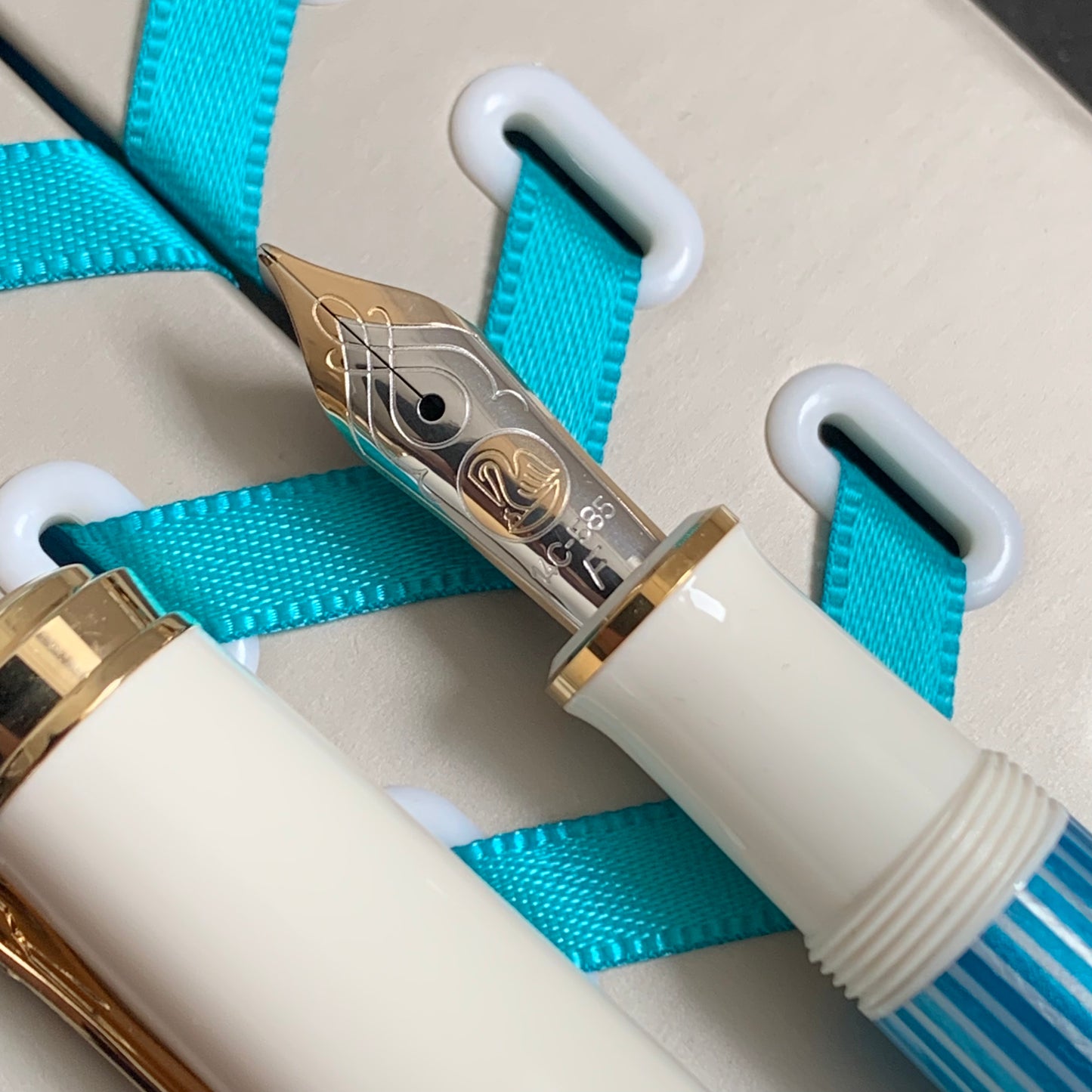 Pelikan M600 Turquoise White (2018 Special Edition)